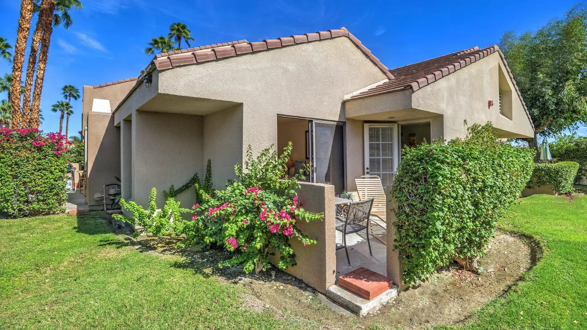 2Br Plaza Villas Bungalow Deluxe By Oranj Palm Palm Springs Holiday home